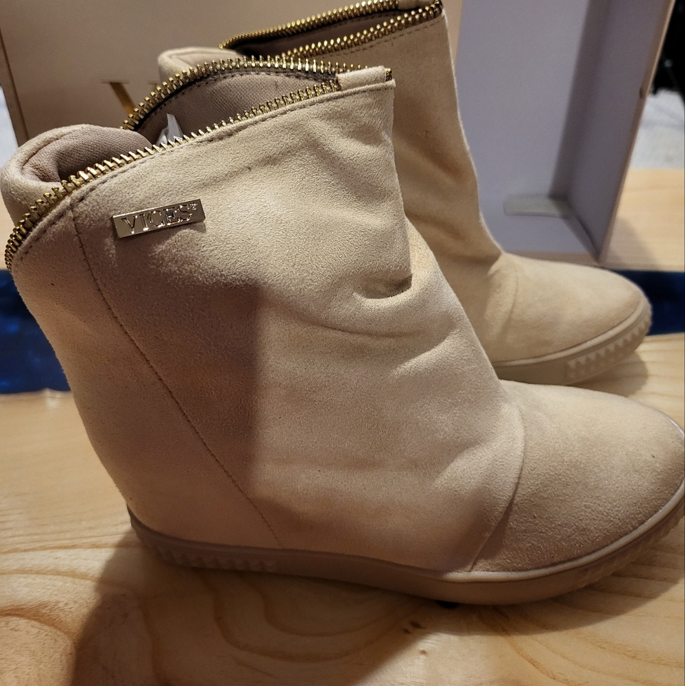 NIB Vices Beige Booties